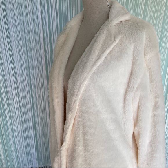 Pretty Little Thing Cream Faux Fur Maxi Coat Size US 2 NWT - Picture 13 of 17